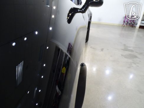 Used 2006 Chevrolet Corvette Coupe w/ Performance Package image 39