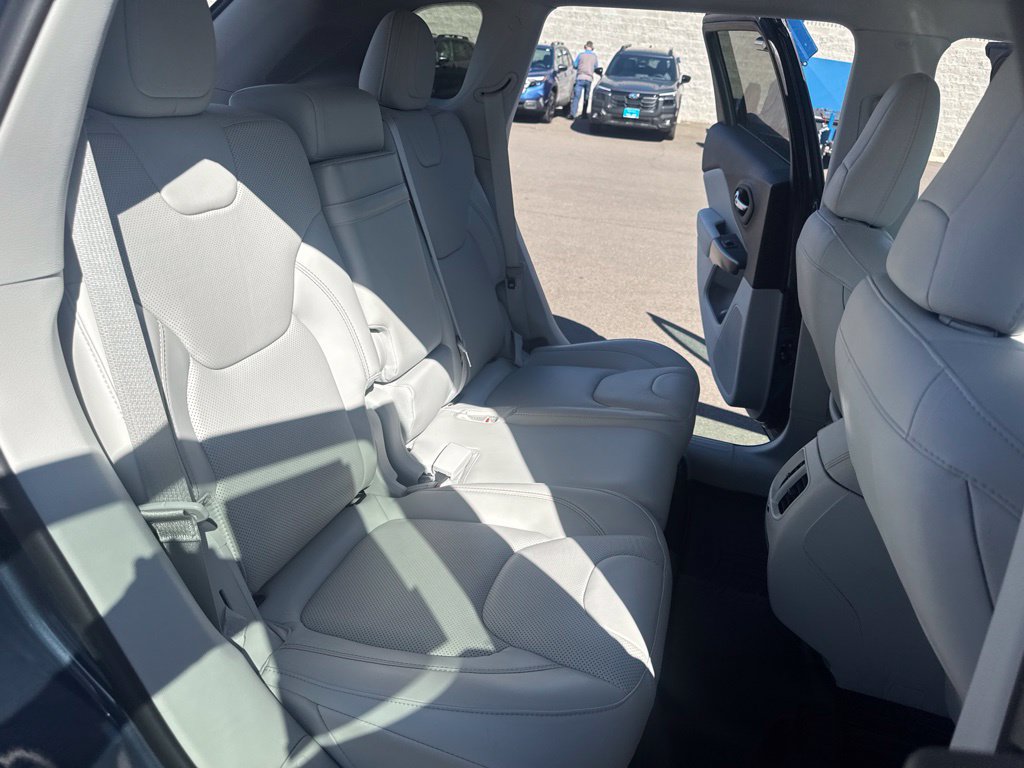 Used 2019 Jeep Cherokee Limited w/ Luxury Group AWD/4WD image 14