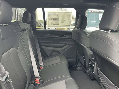 New 2025 Jeep Grand Cherokee Laredo X image 19
