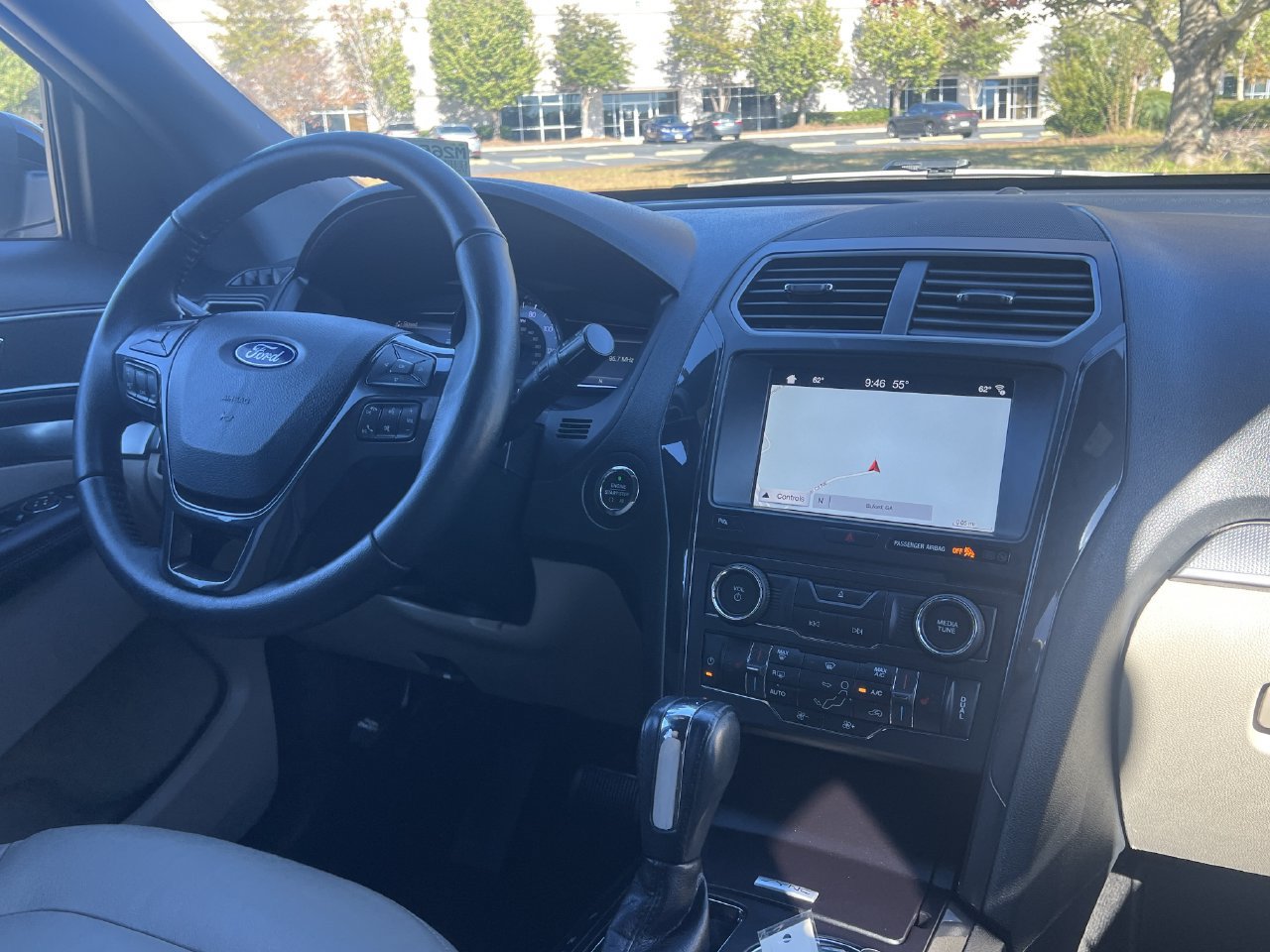 Used 2018 Ford Explorer XLT w/ Equipment Group 202A AWD/4WD image 6