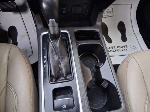 Used 2017 Ford Escape Titanium image 16