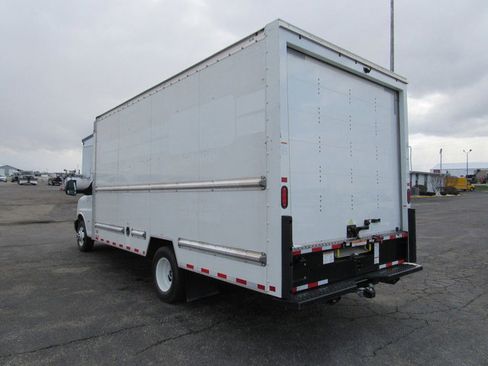Used 2022 GMC Savana 3500 Extended w/ Power Convenience Package RWD image 5