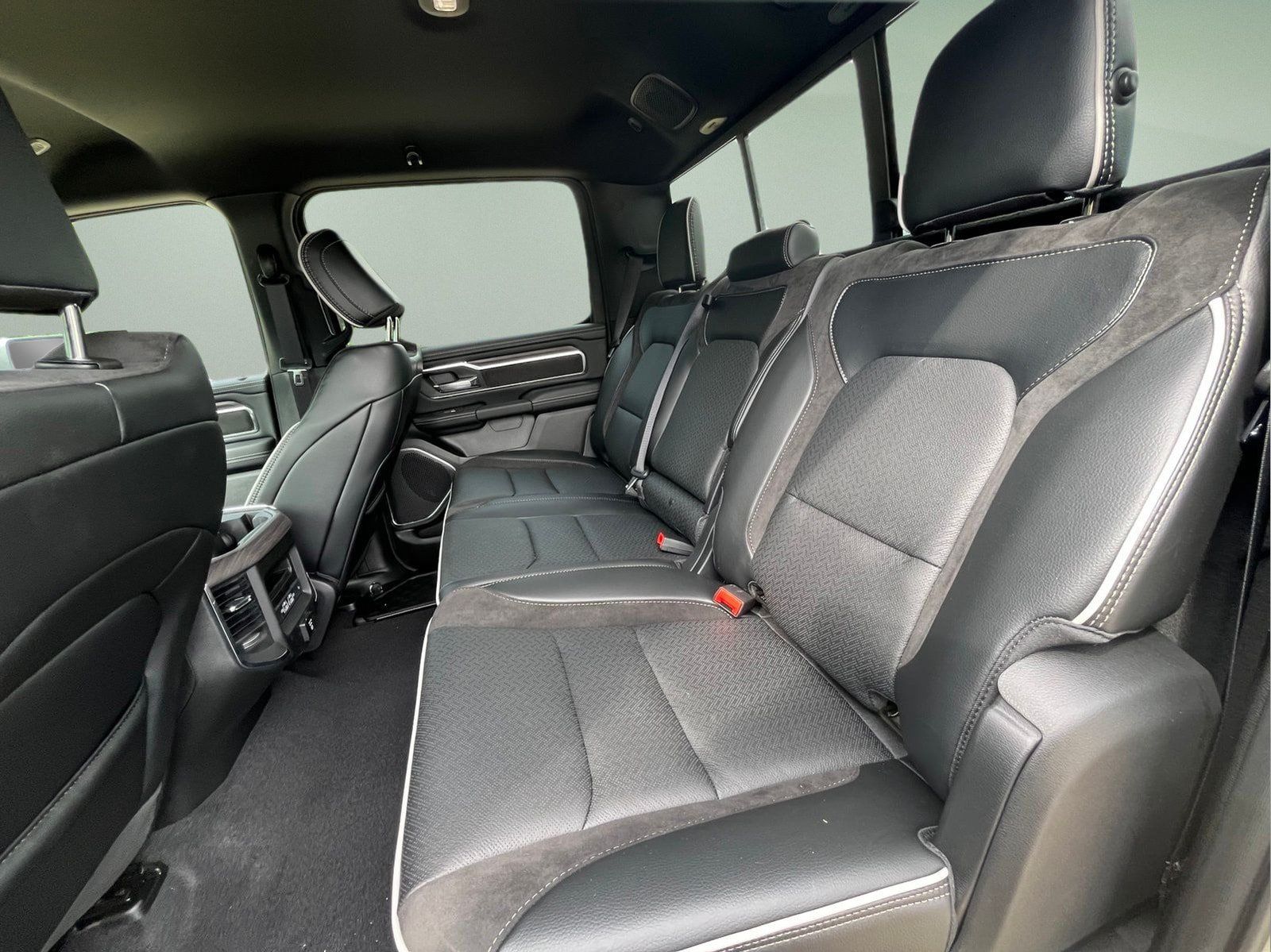 Used 2026 RAM 1500 Laramie AWD/4WD image 27