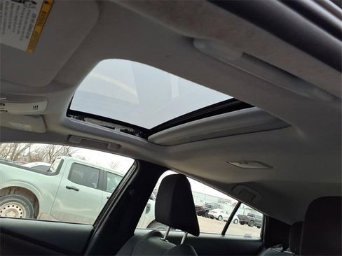 Used 2016 Toyota Prius Three image 15