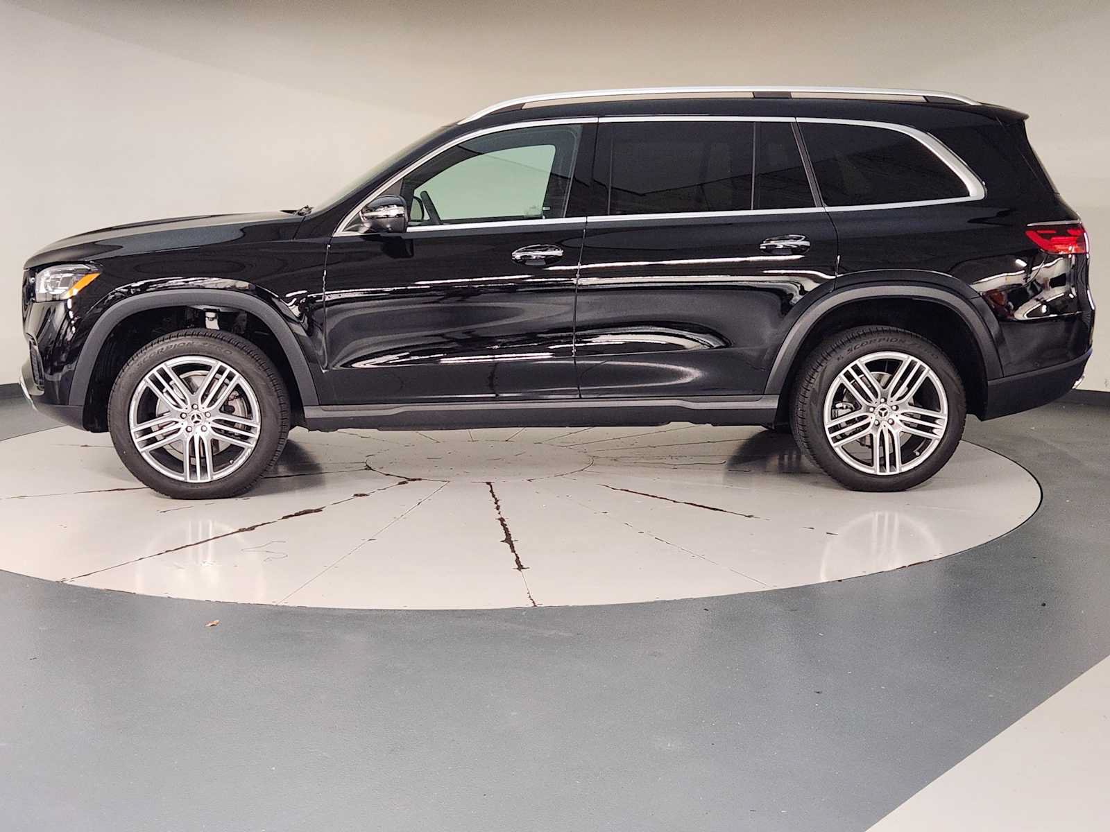 Used 2026 Mercedes-Benz GLS 450 4MATIC image 5