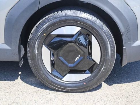 Used 2024 Kia EV9 Light Long Range RWD image 12