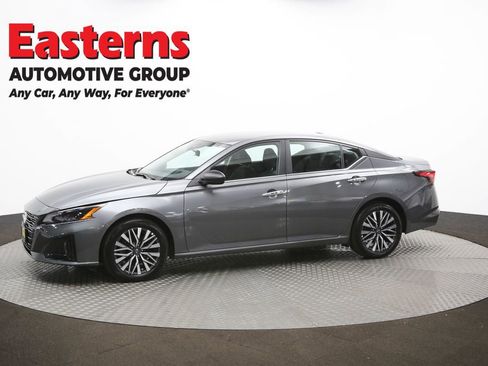 Used 2025 Nissan Altima 2.5 SV image 57