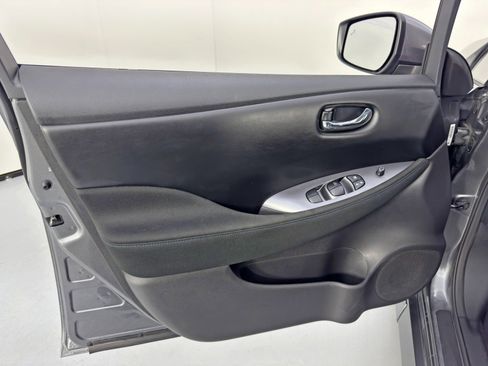 Used 2025 Nissan Leaf S image 34