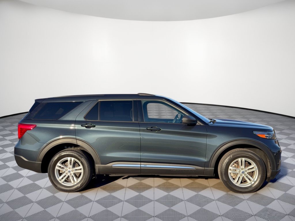 Used 2023 Ford Explorer XLT AWD/4WD image 8