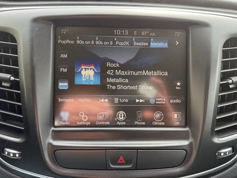 Used 2016 Chrysler 200 Limited Platinum w/ Comfort & Convenience Group FWD image 16