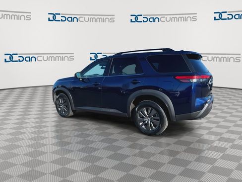Used 2024 Nissan Pathfinder SV image 6