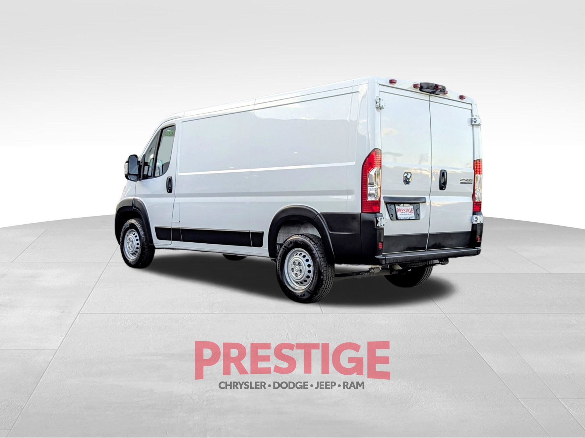 Used 2025 RAM ProMaster 2500 w/ Convenience Group FWD image 11