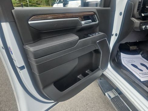 Used 2025 GMC Sierra 2500 SLE w/ SLE Value Package; AWD/4WD image 9