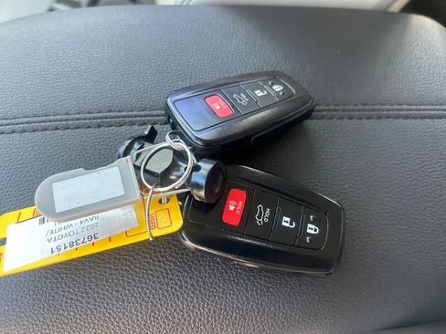 Certified 2022 Toyota RAV4 Limited AWD/4WD image 26