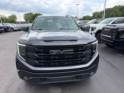 Used 2022 GMC Sierra 1500 Elevation w/ LPO, Elevation Black Package AWD/4WD image 3