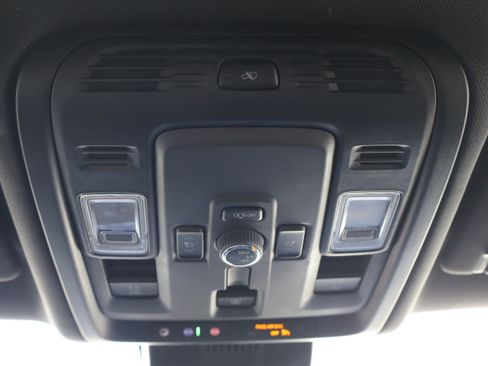 Used 2025 Chevrolet Tahoe Premier image 32