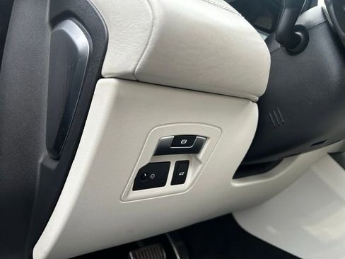 Used 2018 Land Rover Range Rover Velar R-Dynamic HSE image 15