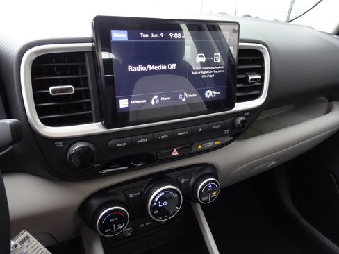 Used 2023 Hyundai Venue SEL FWD image 18