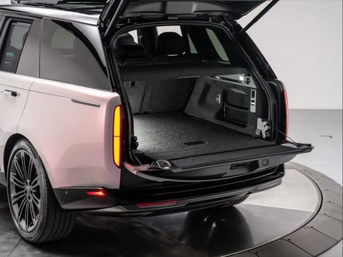 New 2026 Land Rover Range Rover SE image 32