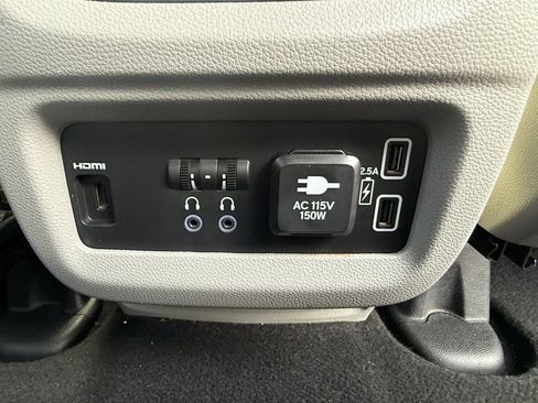 Used 2022 Honda Pilot Touring image 27