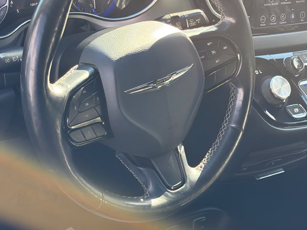 Used 2019 Chrysler Pacifica Touring-L Plus w/ S Appearance Package FWD image 13