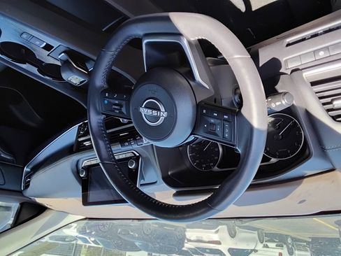 Used 2023 Nissan Rogue SV w/ SV Premium B Package image 7