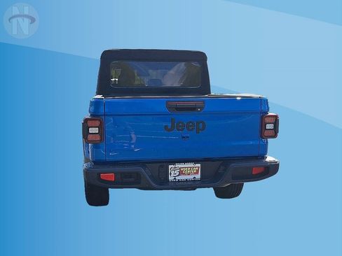 Used 2024 Jeep Gladiator Sport AWD/4WD image 7
