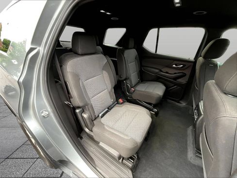 Used 2023 Chevrolet Traverse LT w/ LPO, Floor Liner Package AWD/4WD image 28