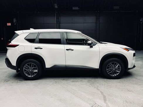 Used 2021 Nissan Rogue S AWD/4WD image 8