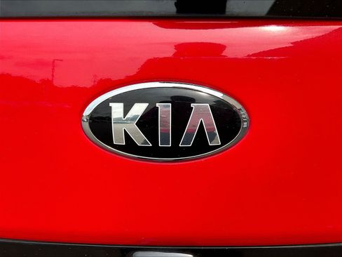Used 2016 Kia Soul + FWD image 23