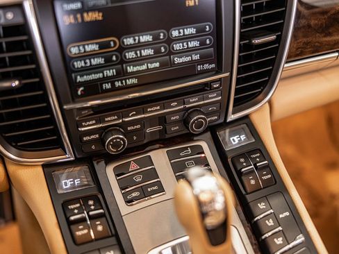 Used 2016 Porsche Panamera 4 image 29