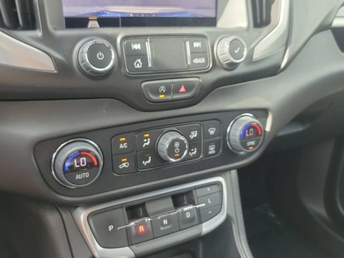 Used 2024 GMC Terrain SLT FWD image 18