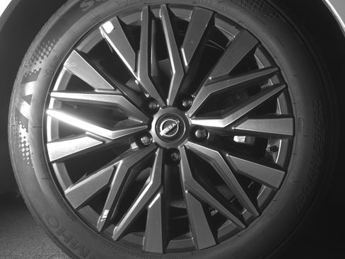 Used 2025 Nissan Altima 2.5 SV FWD image 13