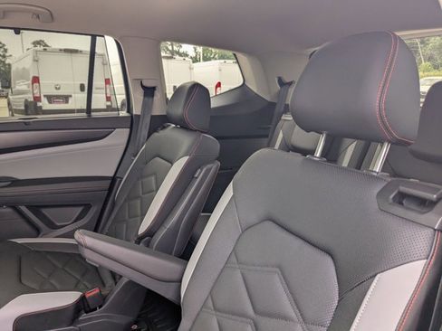 Used 2026 Volkswagen Atlas Peak Edition AWD/4WD image 16