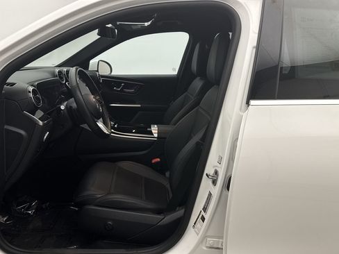 Used 2024 Mercedes-Benz GLC 300 4MATIC image 11