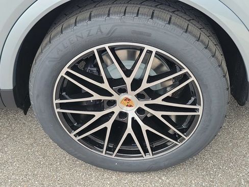New 2026 Porsche Cayenne image 13
