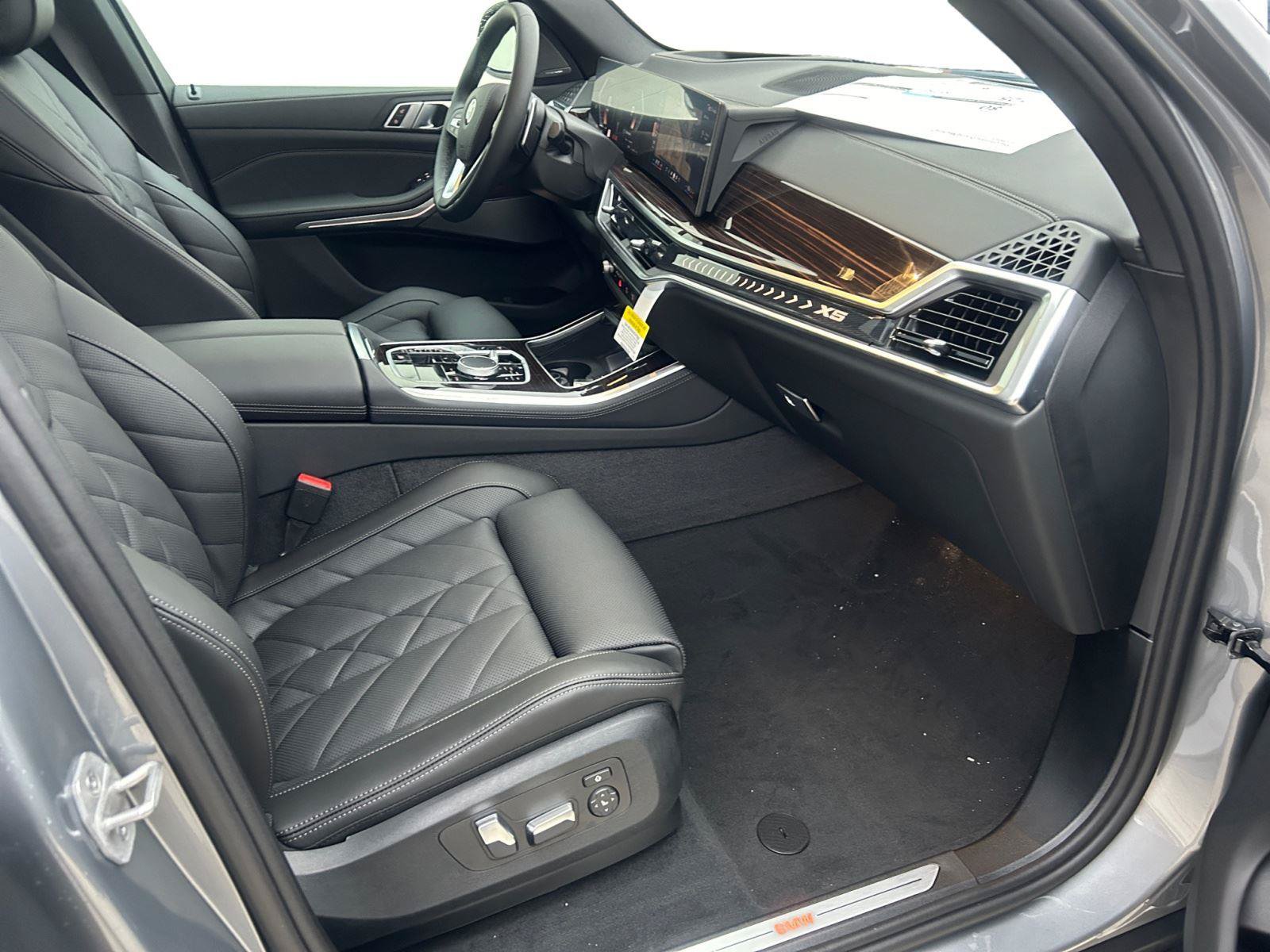 Used 2024 BMW X5 xDrive40i w/ Premium Package AWD/4WD image 23