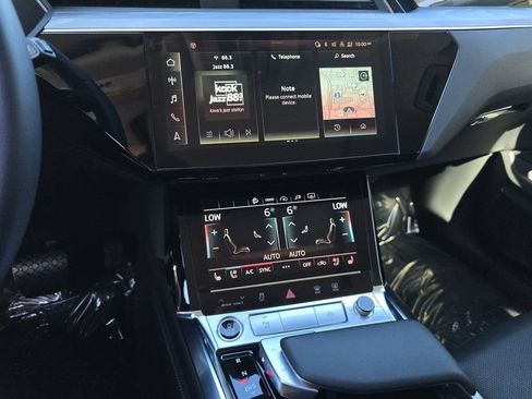Used 2024 Audi Q8 e-tron Premium Plus w/ Premium Plus Package AWD/4WD image 26
