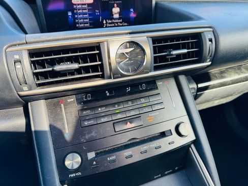 Used 2018 Lexus IS 300 image 21