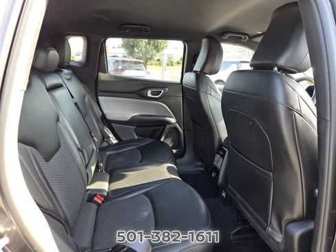 Used 2024 Jeep Compass Latitude AWD/4WD image 16