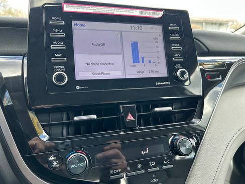 Used 2024 Toyota Camry SE image 12