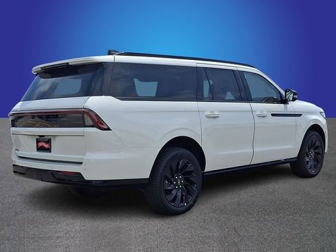 New 2026 Lincoln Navigator L Reserve AWD/4WD image 3