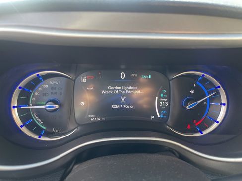 Used 2021 Chrysler Pacifica Touring-L image 25