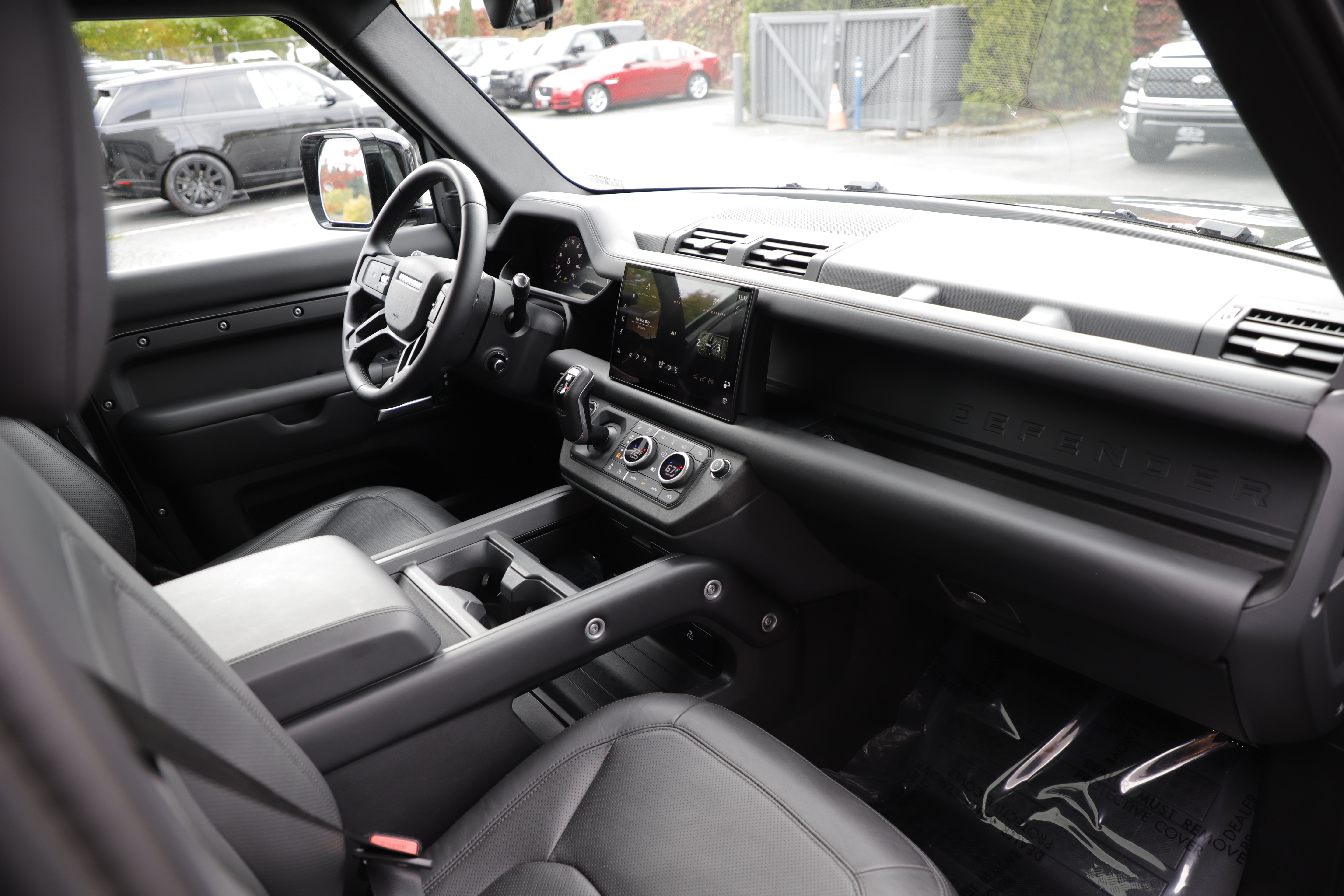 Certified 2025 Land Rover Defender 130 X-Dynamic SE AWD/4WD image 13
