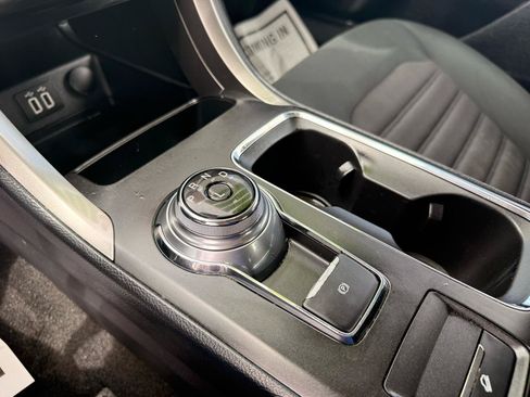 Used 2019 Ford Fusion SE FWD image 12