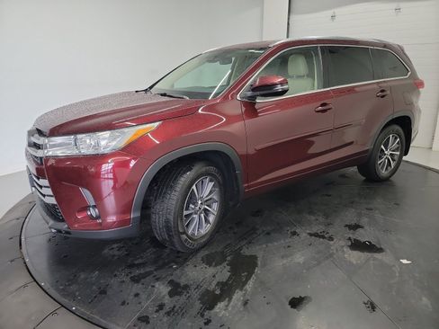 Used 2018 Toyota Highlander XLE w/ Protection Package #3 AWD/4WD image 3