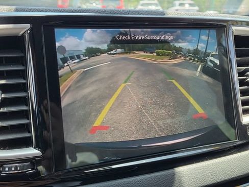 Used 2023 Chrysler Pacifica Touring-L FWD image 26