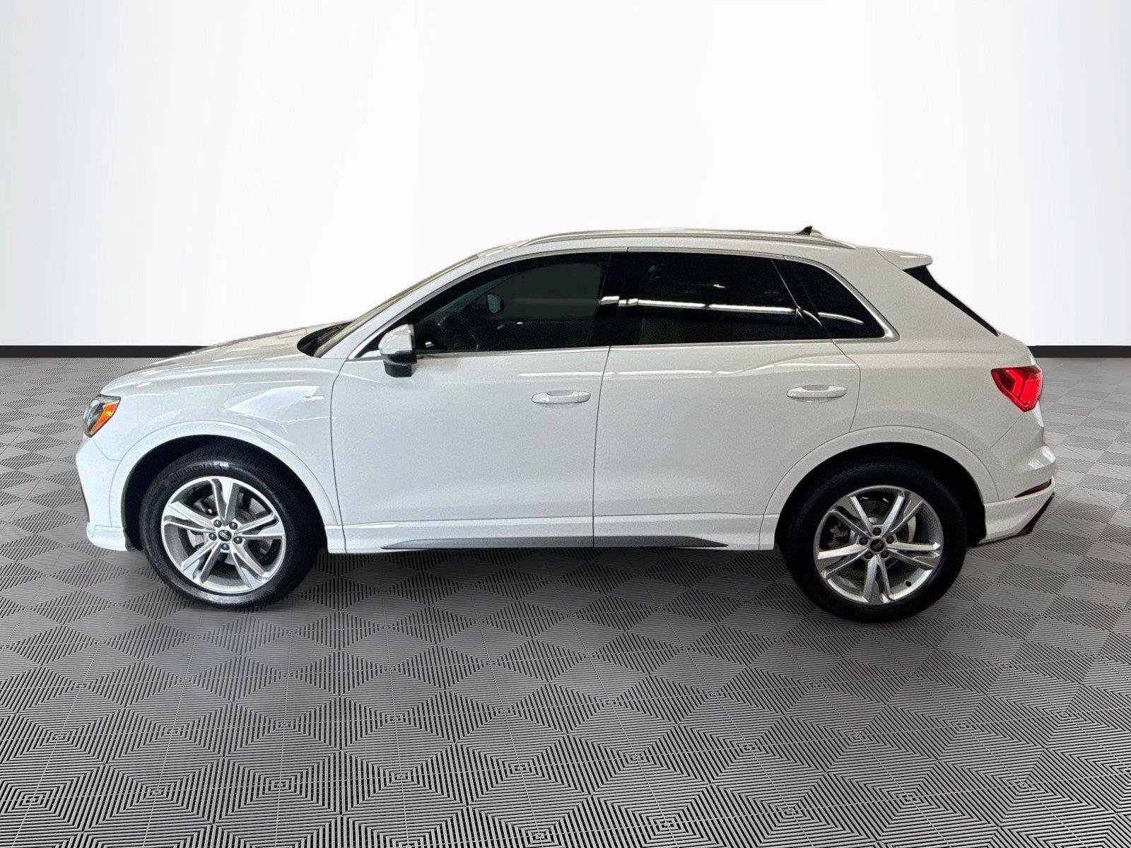 Used 2022 Audi Q3 2.0T Premium w/ Convenience Package AWD/4WD image 4