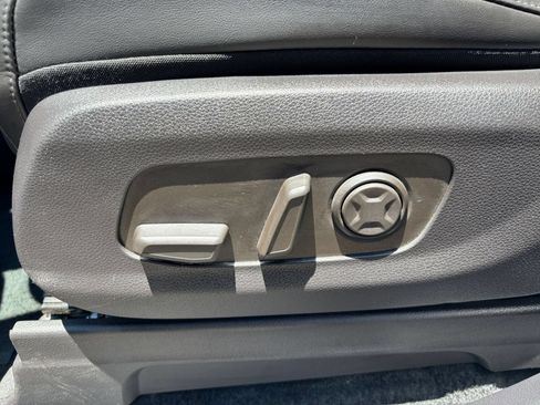 Used 2026 Kia Carnival FWD image 23
