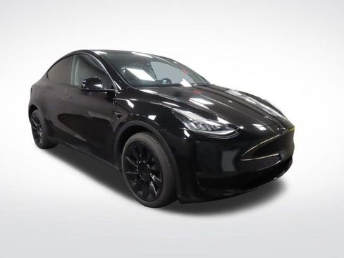 Used 2023 Tesla Model Y Long Range image 8